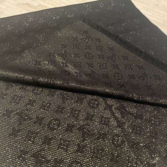 Louis Vuitton LV Timeless Stole - Noir - NWT - Picture 4 of 11